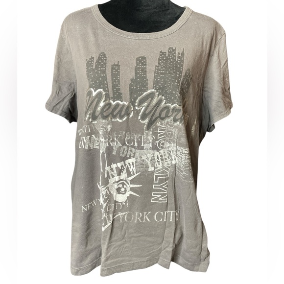 Fashion Bug Tops - Fashion Bug New York T-shirt